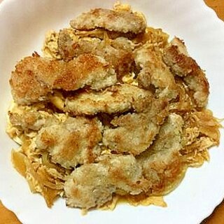 ゴマ油風味・豚こまでかつ丼風！玉ねぎの卵とじ添え